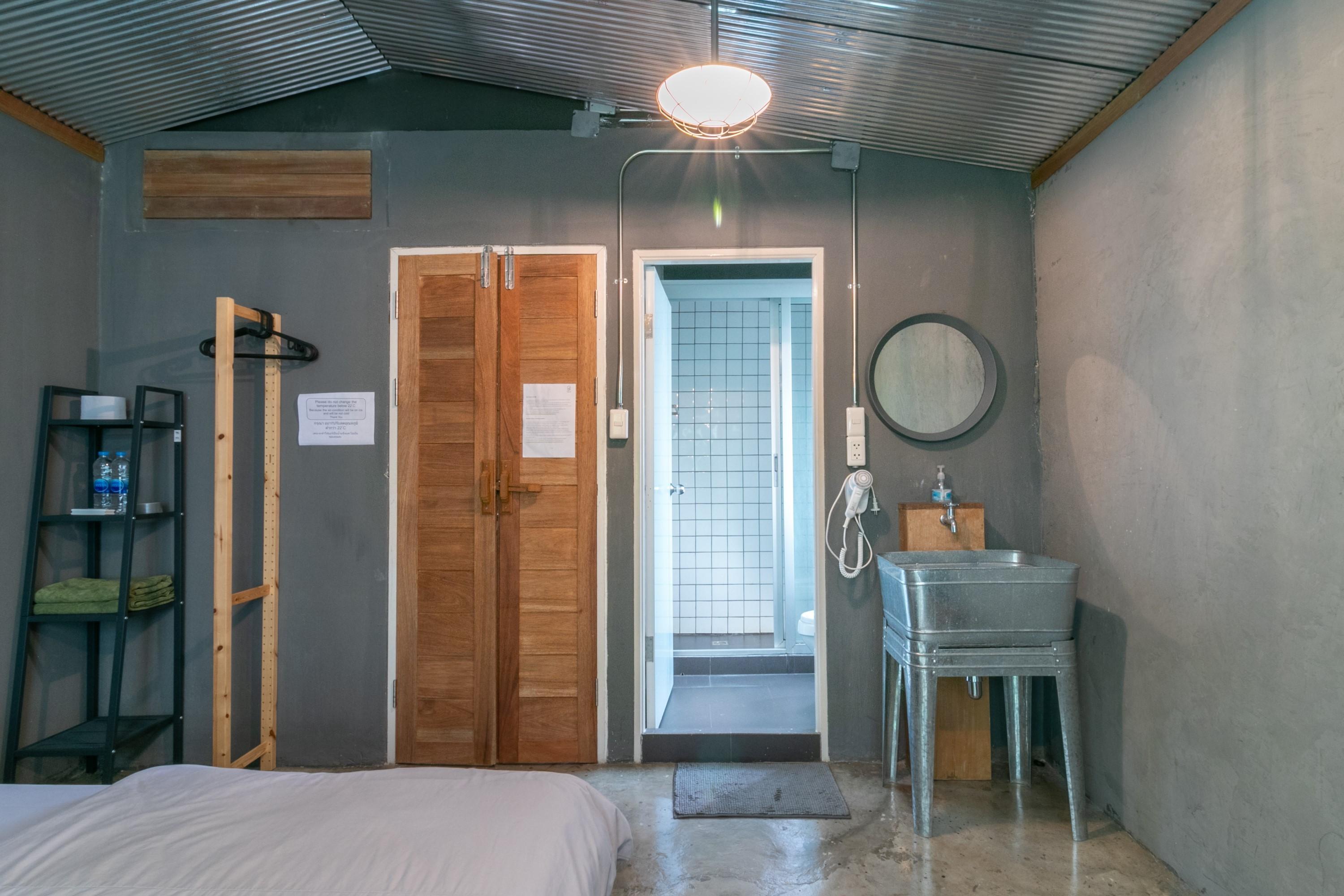 Zhelter'Bkk Hostel Bangkok Exterior photo